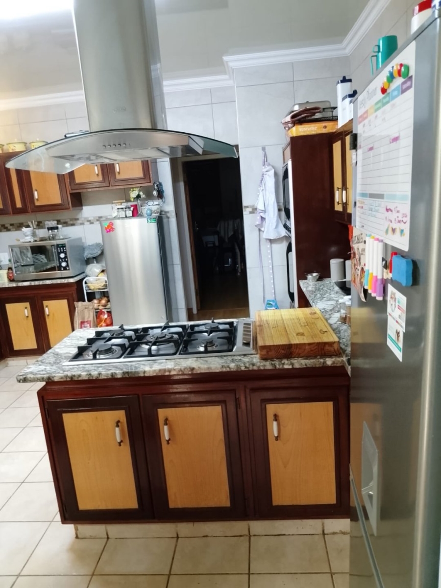 5 Bedroom Property for Sale in Lourenspark North West